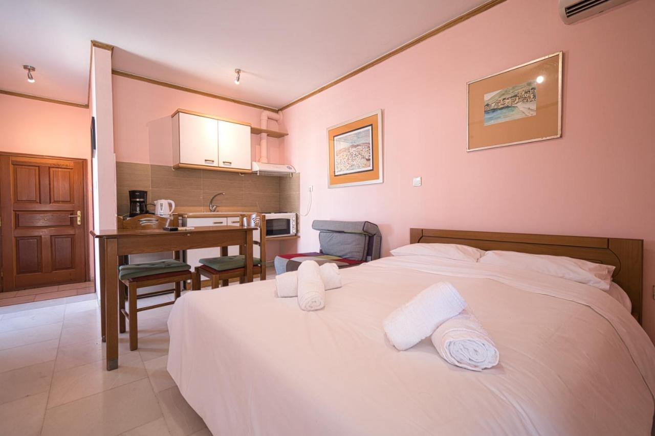 Tiny Studio Marousi Area Apartment Athena Bagian luar foto
