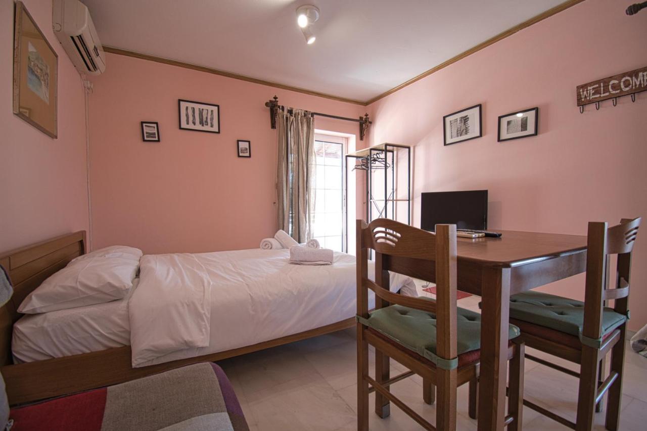 Tiny Studio Marousi Area Apartment Athena Bagian luar foto